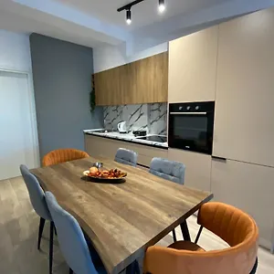  Appartamento Brand New Apts Located At The City's Main Square-100 Mbs Wifi